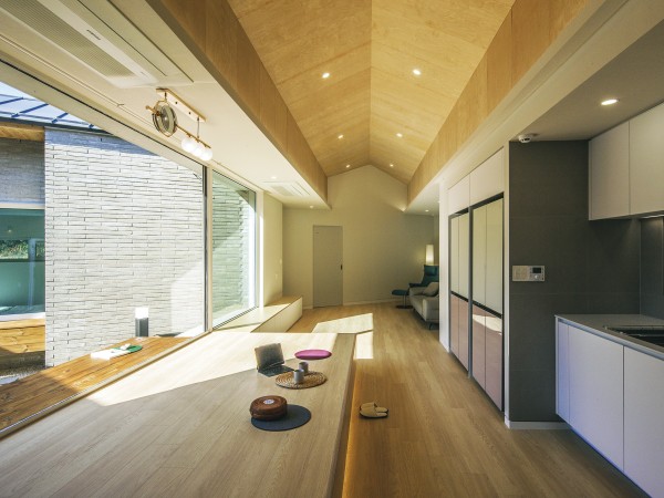 c_054-061 어나더건축_진주삼각집_-000.jpg